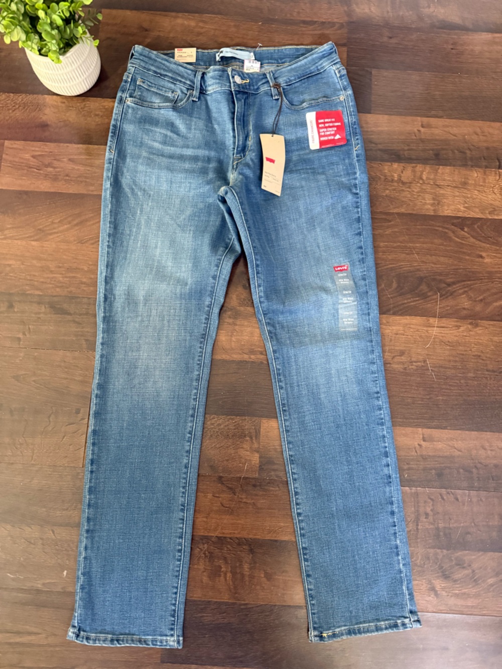 Levi's Mid Rise Skinny Jeans - Picture 9 of 9